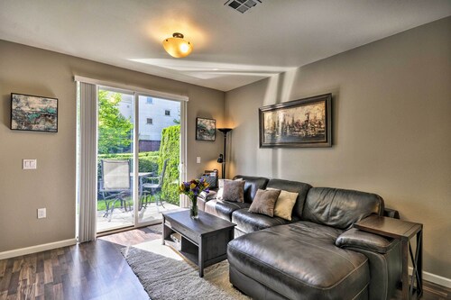 Modern Vancouver Townhome - Right on Main St!