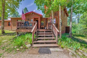 Interior - Deck & Hot Tub: 'bear Country Cabin' in Ruidoso (Ruidoso)