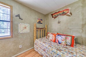 House (3 Bedrooms) | Interior - Deck & Hot Tub: 'bear Country Cabin' in Ruidoso (Ruidoso)