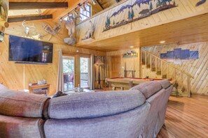 Interior - Deck & Hot Tub: 'bear Country Cabin' in Ruidoso (Ruidoso)