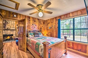 House (3 Bedrooms) | Interior - Deck & Hot Tub: 'bear Country Cabin' in Ruidoso (Ruidoso)