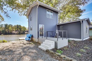 House (2 Bedrooms) | Interior - Lakefront Home w/ Swim Dock in Hot Springs (Hot Springs)