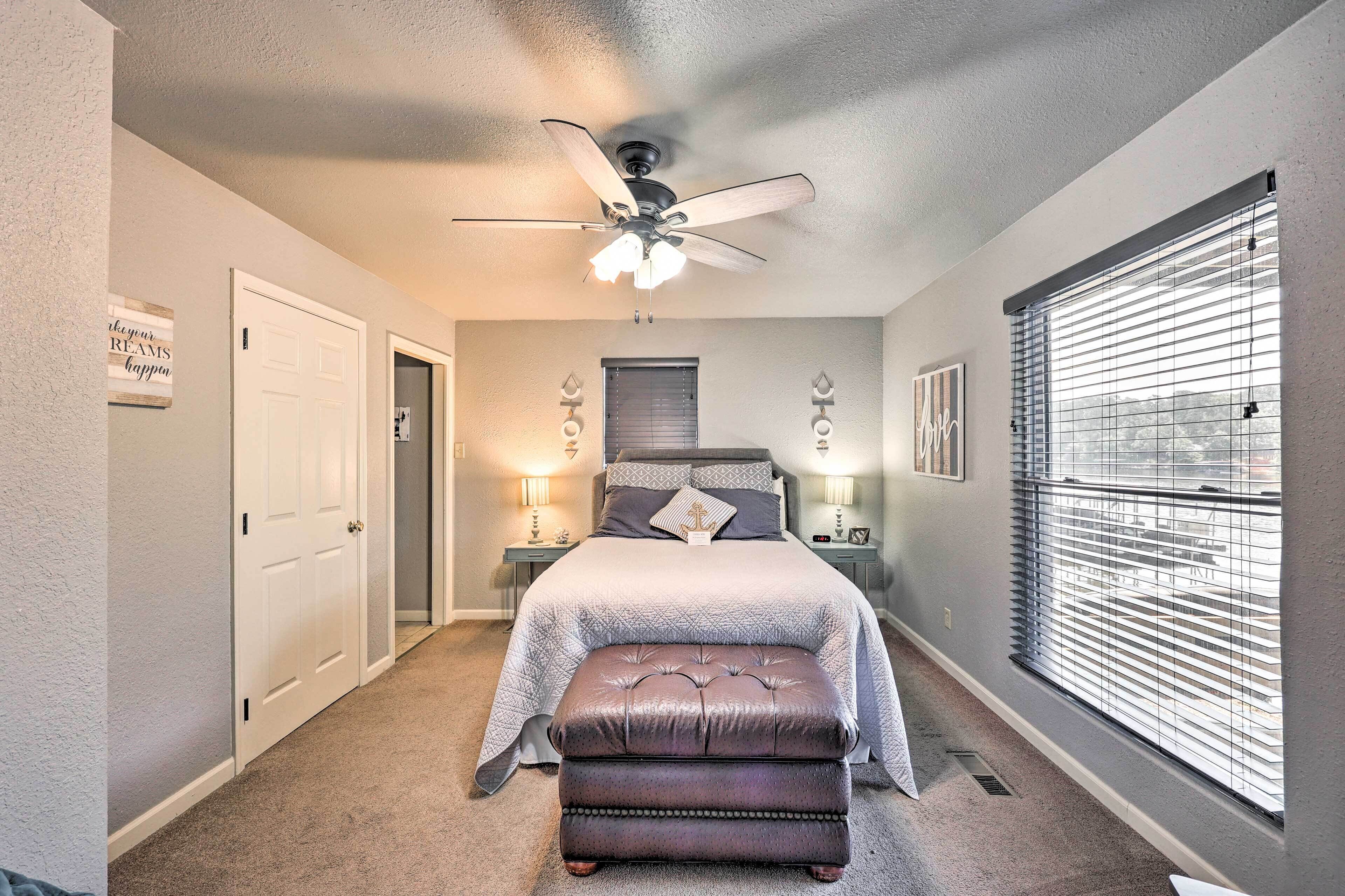 Lakefront Hot Springs Home w/ Swim Dock!