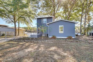 Interior - Lakefront Home w/ Swim Dock in Hot Springs (Hot Springs)