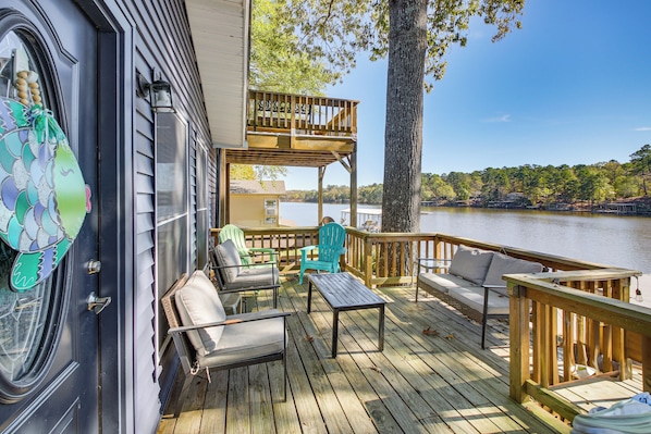 Terrace/patio - Lakefront Home w/ Swim Dock in Hot Springs (Hot Springs)