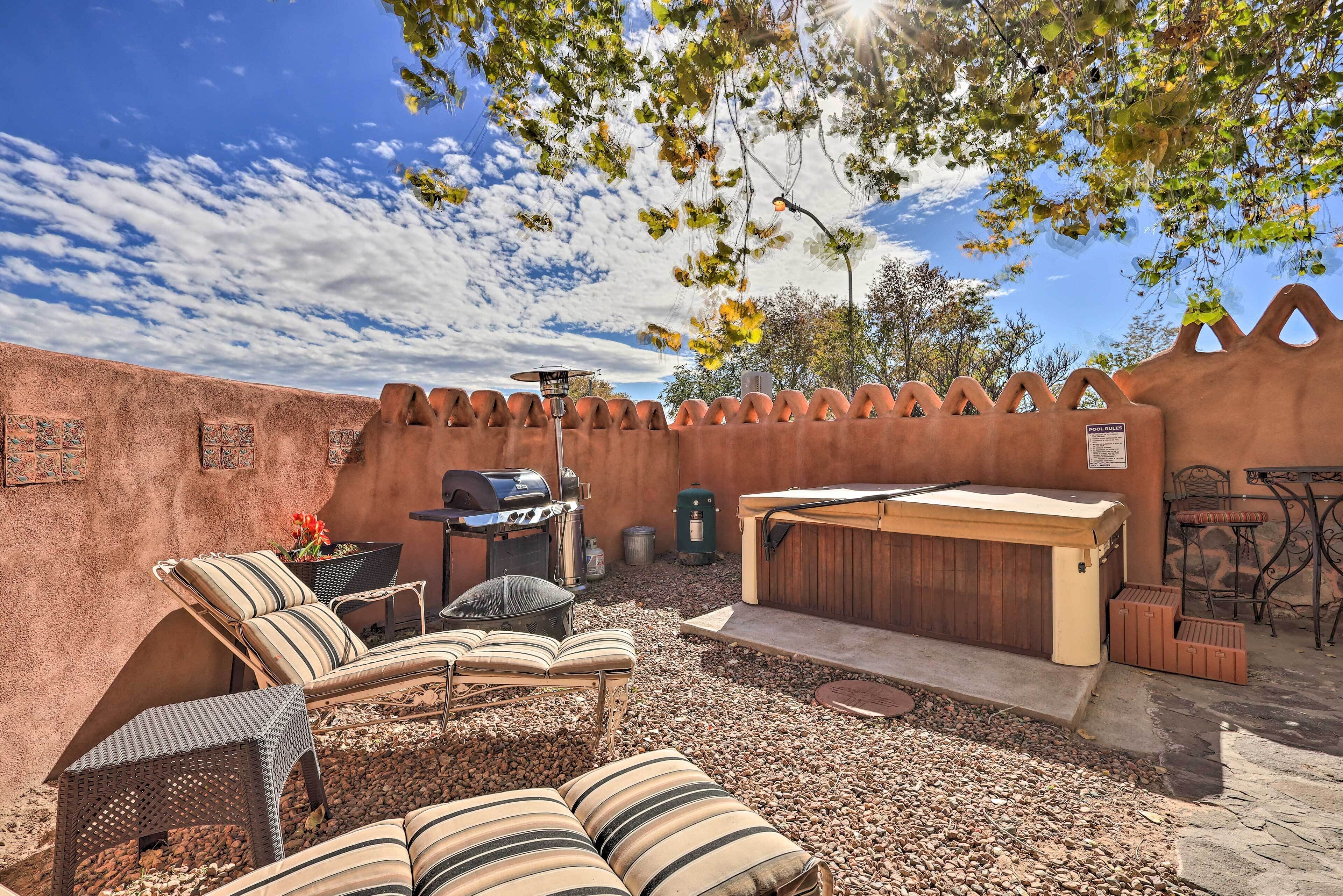 Quirky Santa Cruz Studio w/ Shared Hot Tub!