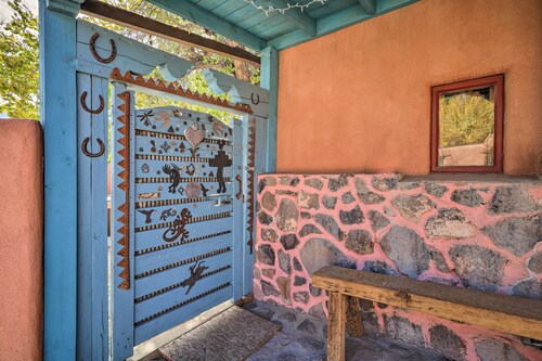 Quirky Santa Cruz Studio w/ Shared Courtyard!