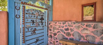 Quirky Santa Cruz Studio w/ Shared Courtyard!