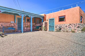 Interior - Quirky Santa Cruz Studio w/ Shared Courtyard! (Santa Cruz)