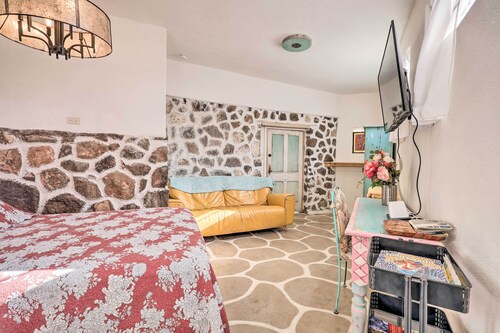 Quirky Santa Cruz Studio w/ Shared Courtyard!