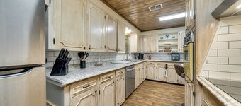 Hunt, Fish & Birdwatch: Peaceful Lockesburg Escape