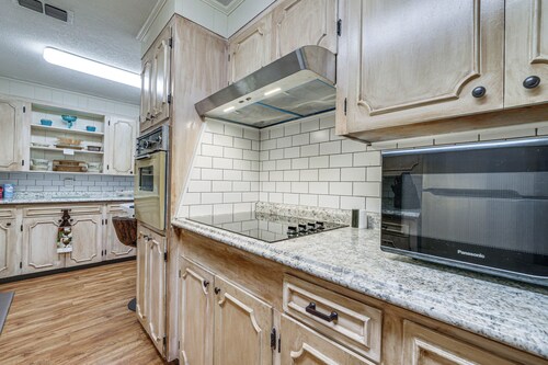 Peaceful Sanctuary - 1 Mi to Wildlife Refuge!