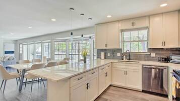 Microwave, oven, kompor, dan mesin pencuci piring