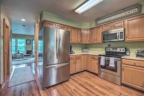 Apartment (2 Bedrooms) | Interior - Lake Placid Gem w/ Patio & Views < 1 Mi to Beach! (Lake Placid)