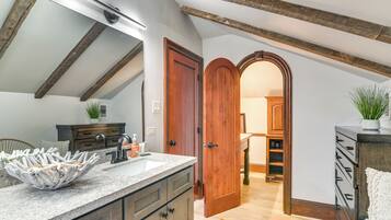 Villa (5 Bedrooms) | Interior