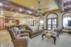 Villa (5 Bedrooms) | Interior