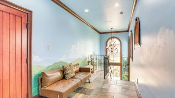 Villa (5 Bedrooms) | Interior