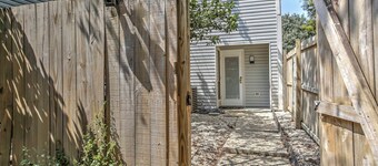 Baton Rouge Townhome w/ Pool Access - 7 Mi to Lsu!