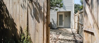 Baton Rouge Townhome w/ Pool Access - 7 Mi to Lsu!