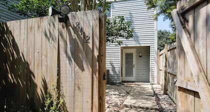 Baton Rouge Townhome w/ Pool Access - 7 Mi to Lsu!