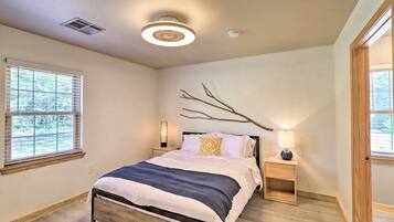 Cottage (2 Bedrooms) | 2 bedrooms, iron/ironing board, bed sheets