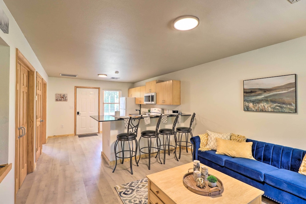 Cozy Cottage < 1 Mile From Kindred Barn!