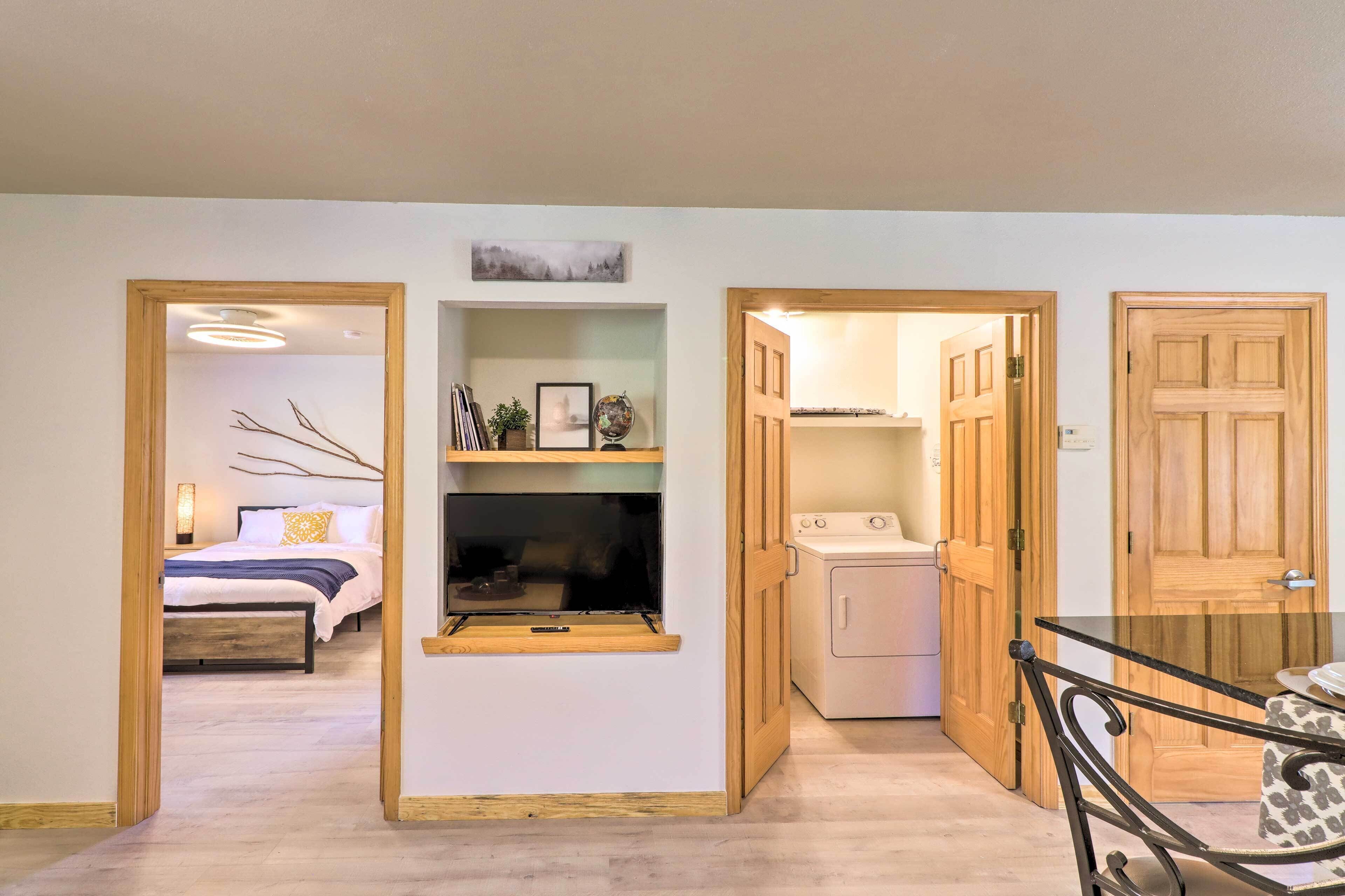 2 bedrooms, iron/ironing board, bed sheets