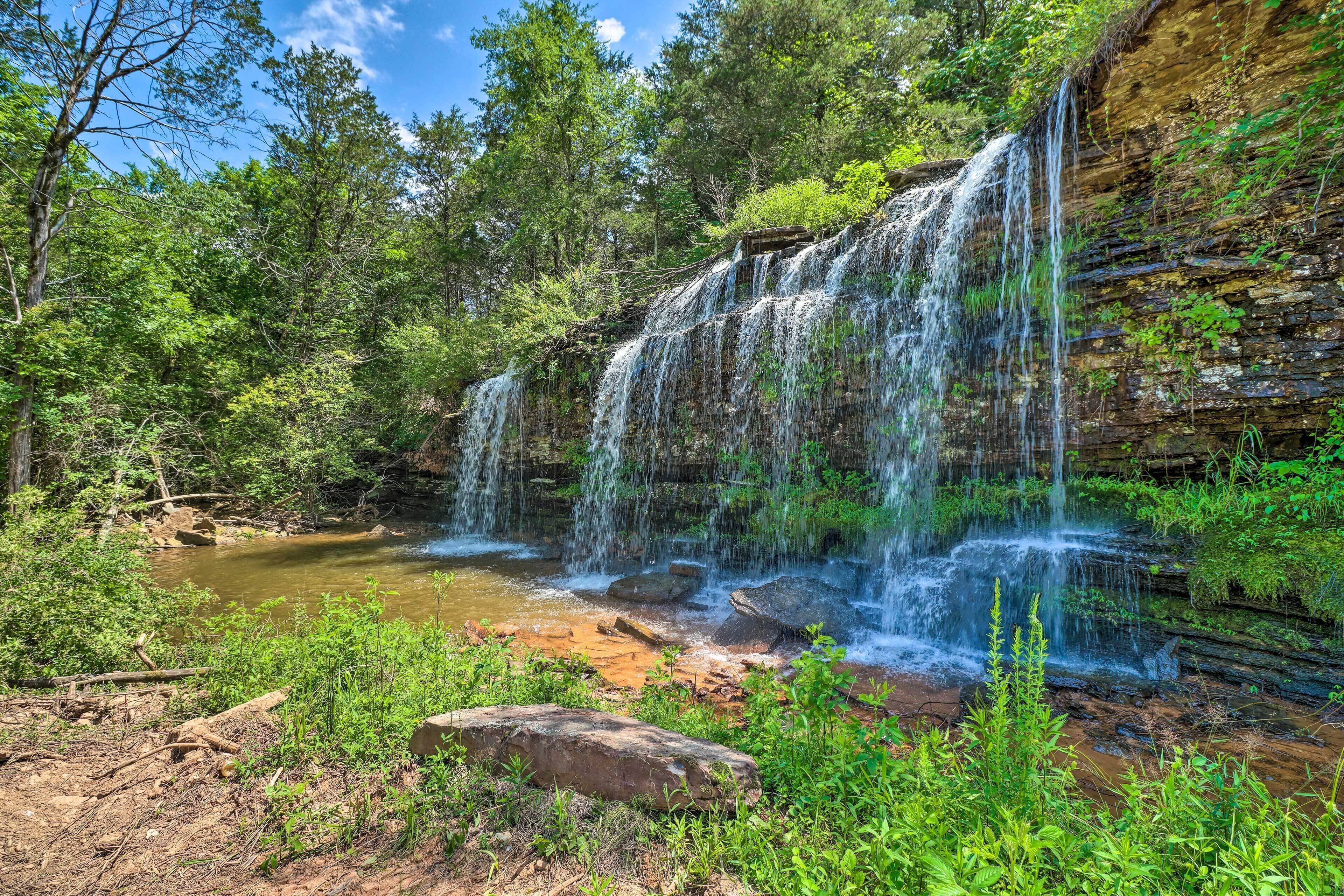 Cozy Cottage < 1 Mile From Kindred Barn!