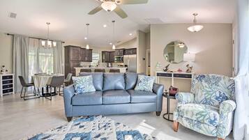 House (3 Bedrooms) | Interior