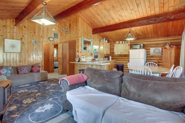 House (3 Bedrooms) | Interior