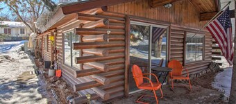 Walk to Lava Hot Springs Pools From Cozy Cabin!