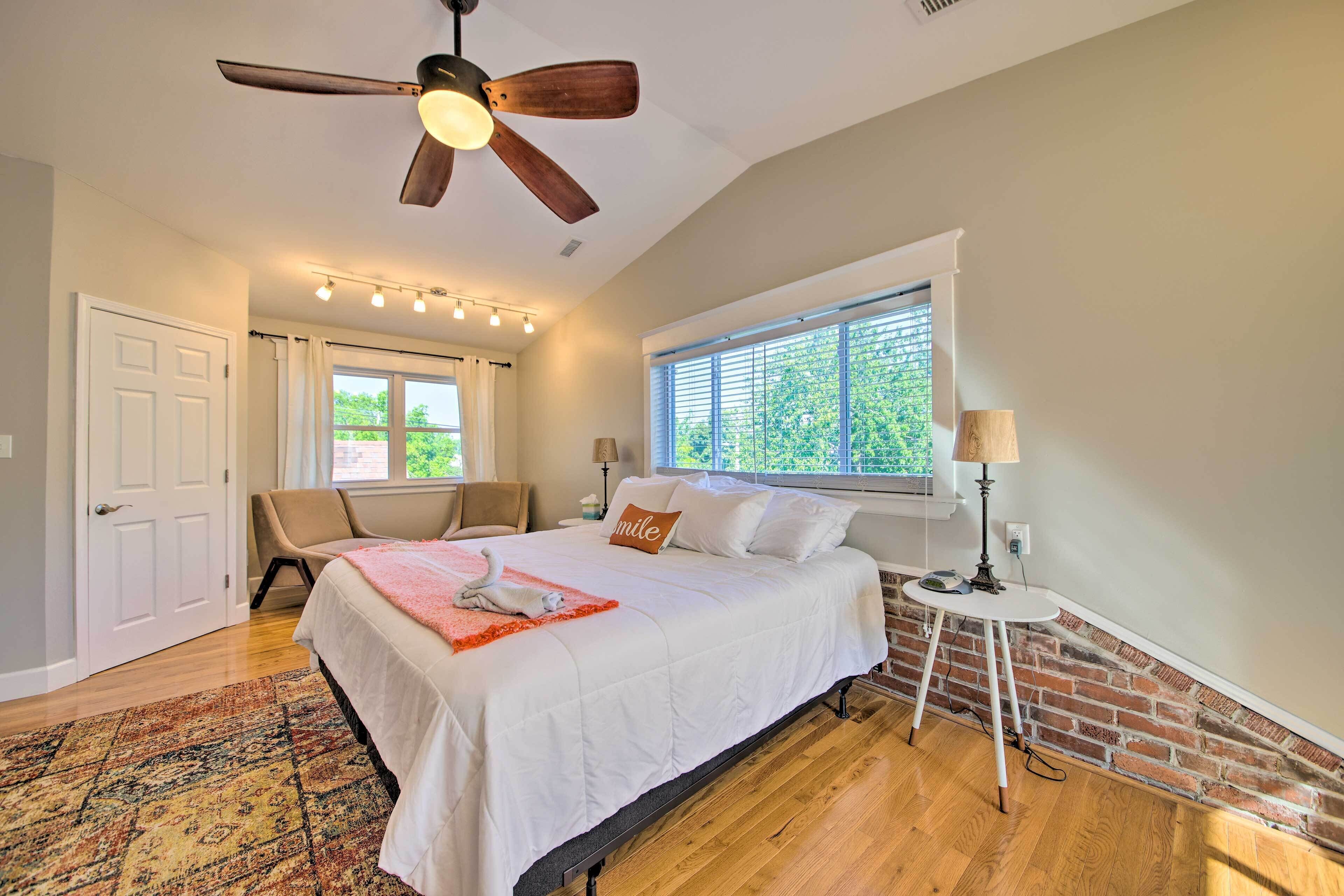 3 bedrooms, laptop workspace, bed sheets