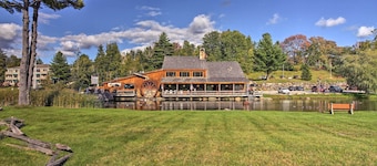 Killington Condo w/ Spa ~ 3 Miles to Ski Resort!