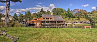 Killington Condo w/ Spa ~ 3 Miles to Ski Resort!