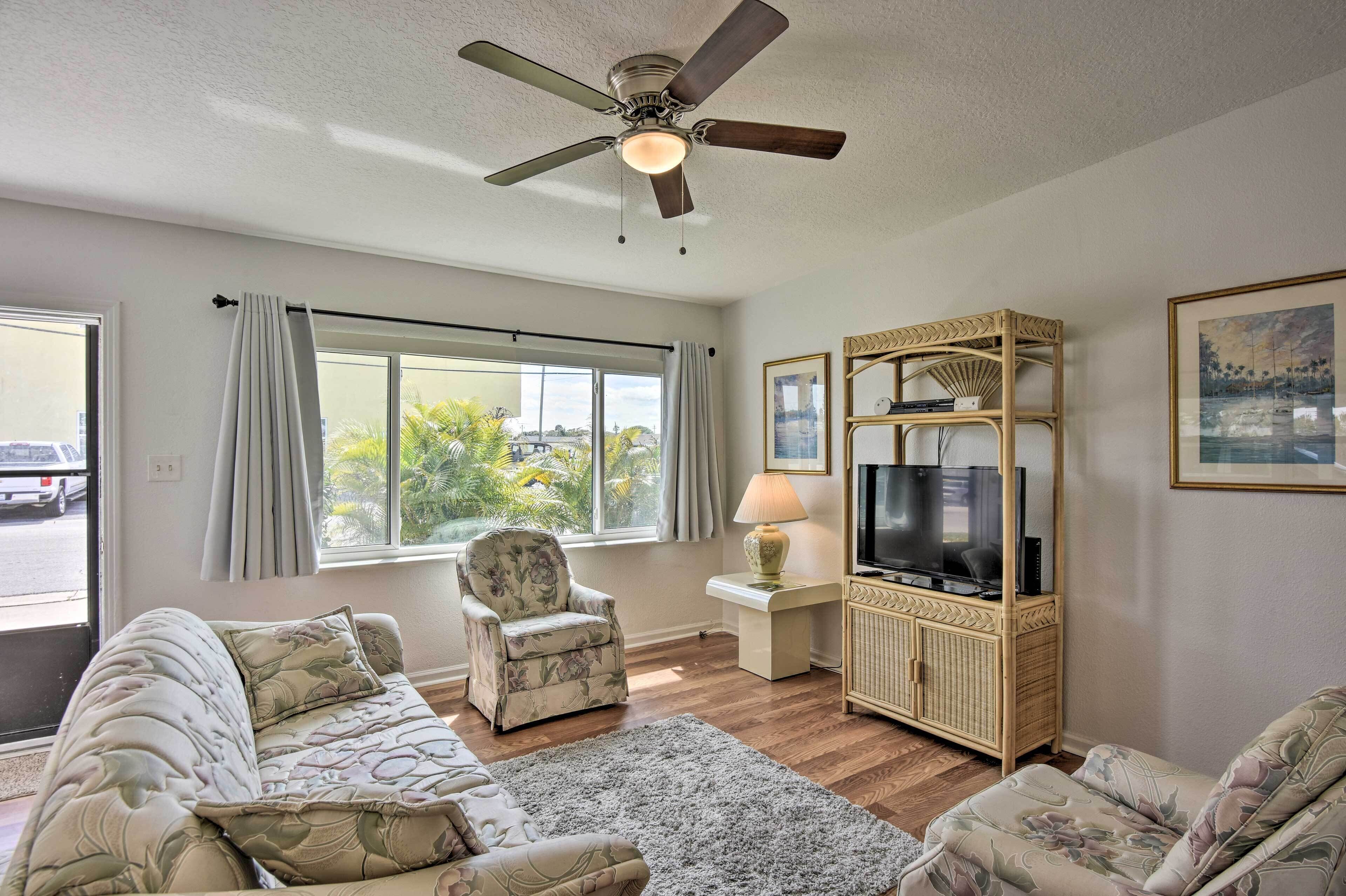 Sunny Cocoa Beach Home: Walk to Sea + Attractions!