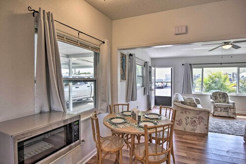 Sunny Cocoa Beach Home: Walk to Sea + Attractions!