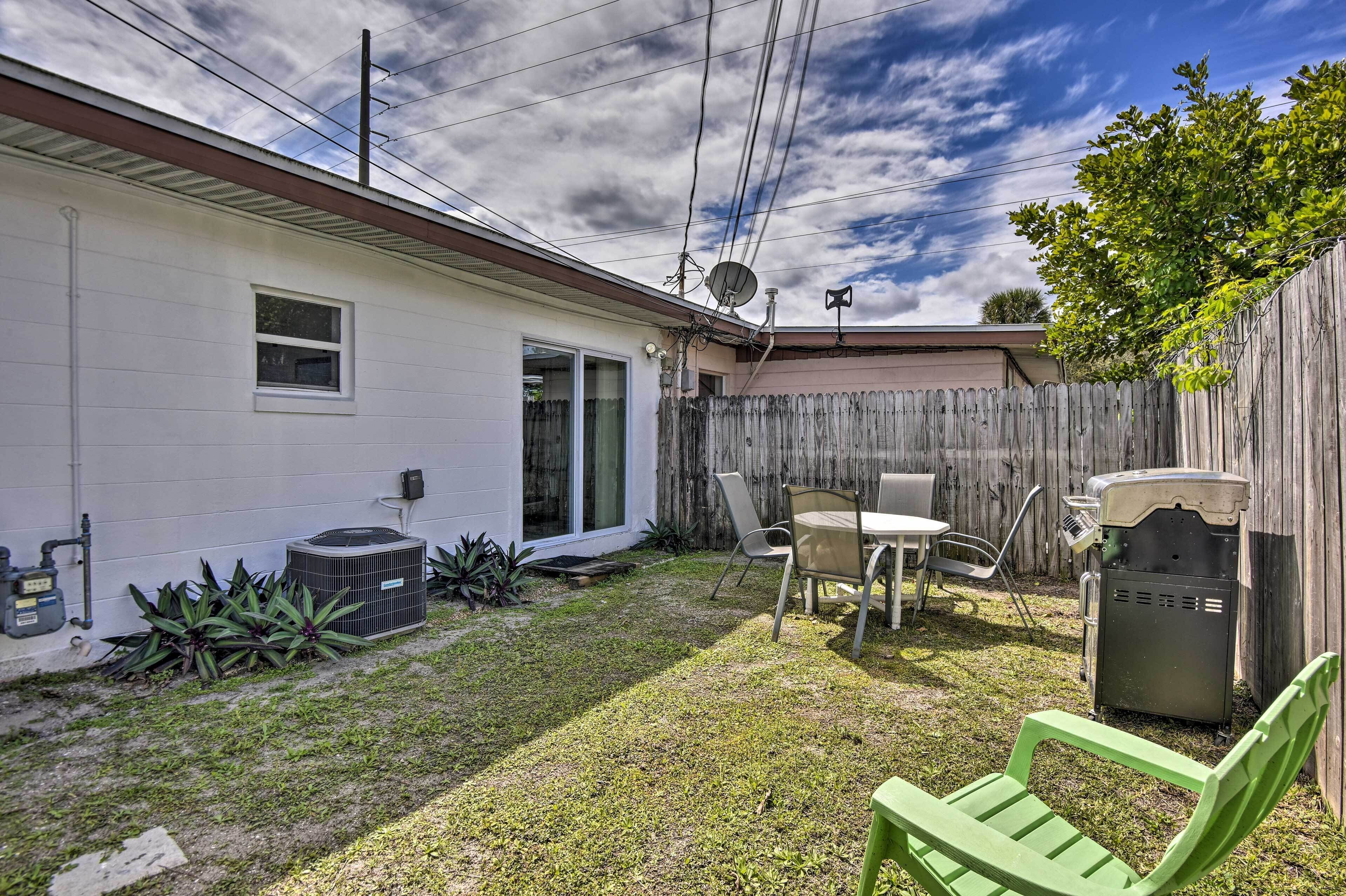 Sunny Cocoa Beach Home: Walk to Sea + Attractions!