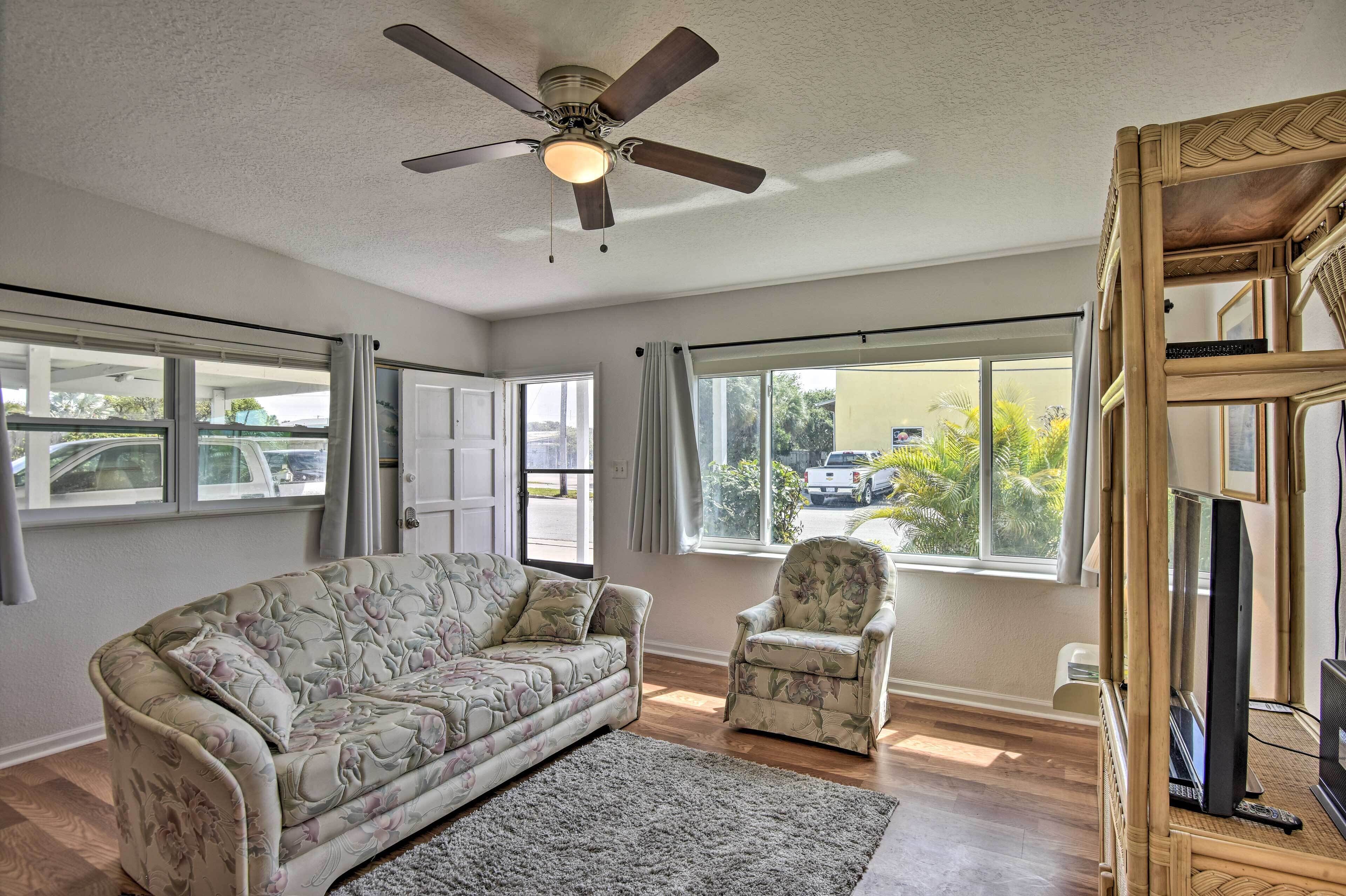 Sunny Cocoa Beach Home: Walk to Sea + Attractions!
