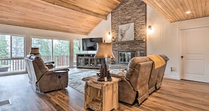 Spacious Sun-up Bay Cabin, 20 Min to Downtown Cda!