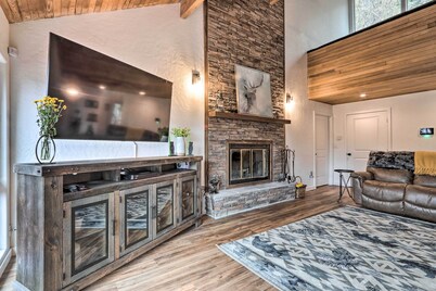 Spacious Sun-up Bay Cabin, 20 Min to Downtown Cda!