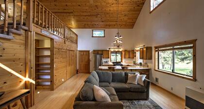 Ashland Cabin on 170 Acres w/ Mtn Views & Sauna!