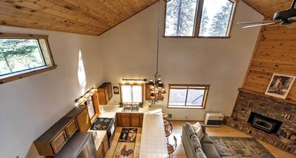 Ashland Cabin on 170 Acres w/ Mtn Views & Sauna!