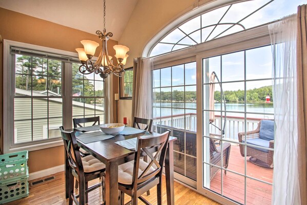 Dining - Waterside Haven on Milton Pond w/ Deck & Boat Dock (Milton)