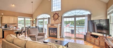 Casa (3 Bedrooms) | Zona de estar | Una televisión, una chimenea