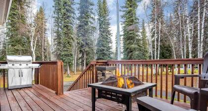 Peaceful Nature Escape w/ Deck in North Pole!