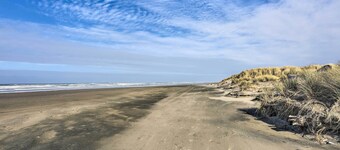 Sanderling Sea Cottages, Unit 2: Walk to Coast!