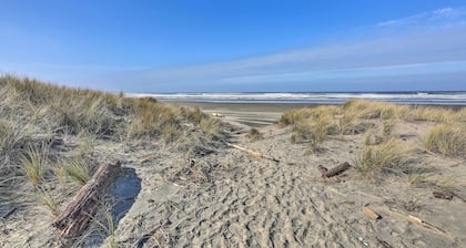 Sanderling Sea Cottages, Unit 2: Walk to Coast!
