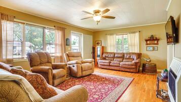 House (2 Bedrooms) | Front of property