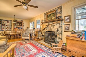 Interior - Blue Ridge Mountain Escape ~ 8 Mi to Chimney Rock (Gerton)