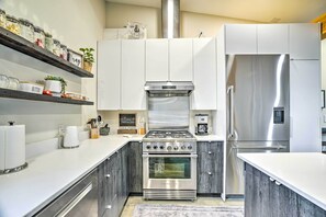 House (2 Bedrooms) | Interior - Gold Bar Cabin on Skykomish River: Heated Swim Spa (Gold Bar)